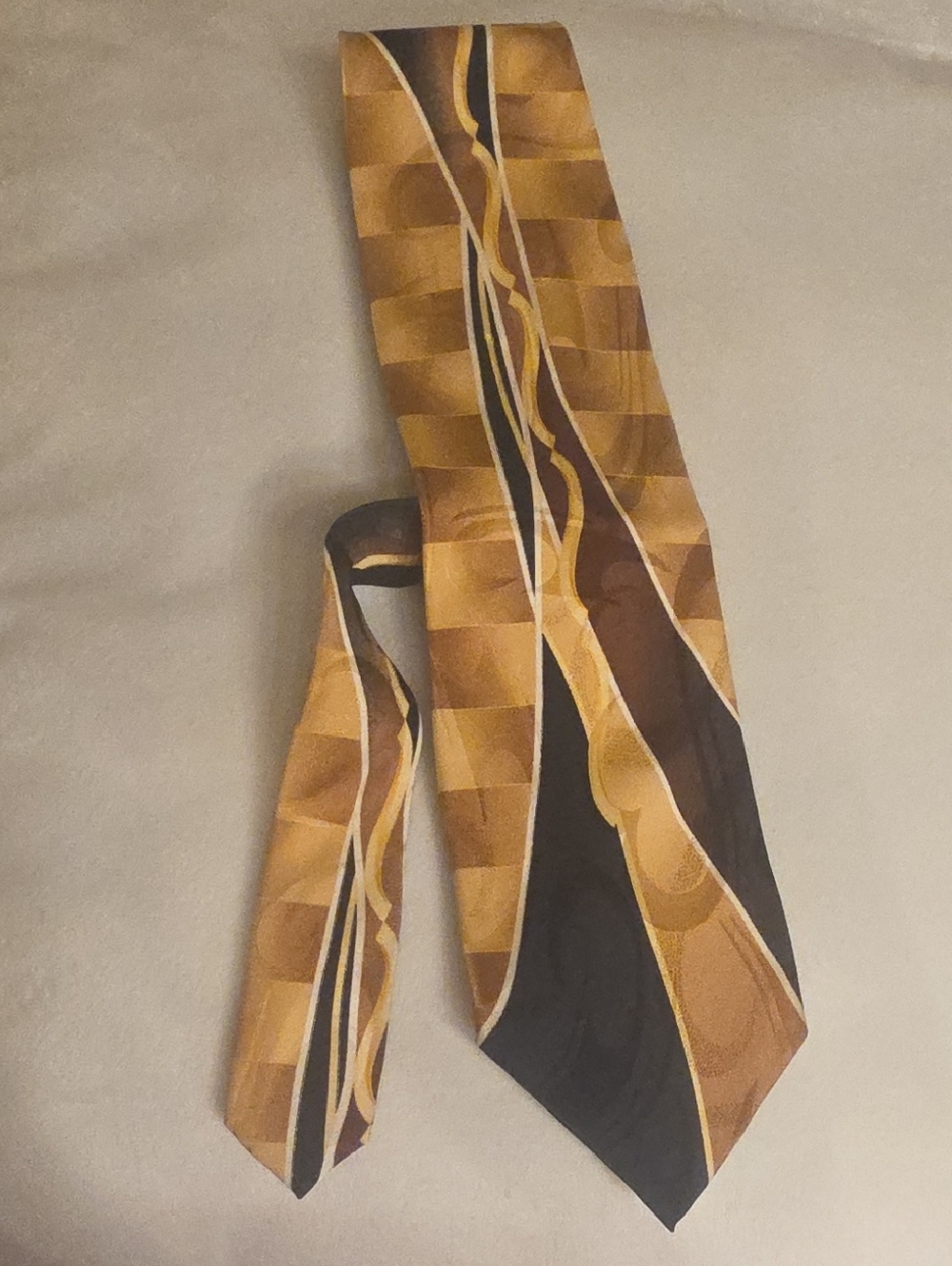 Dino bassi Hand Made Men's Black & Gold Geometric Silk Tie 4 Inches Wide